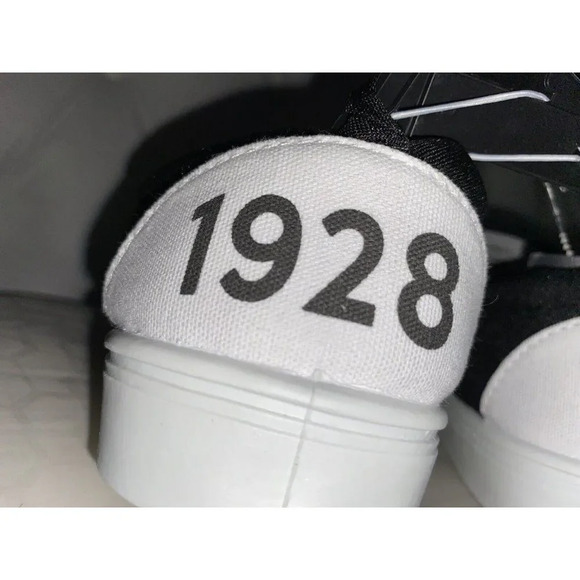 Disney Mickey Mouse Slip On 1928 Star Black White Sneakers Mens Size 7 BRAND NEW - Picture 7 of 8